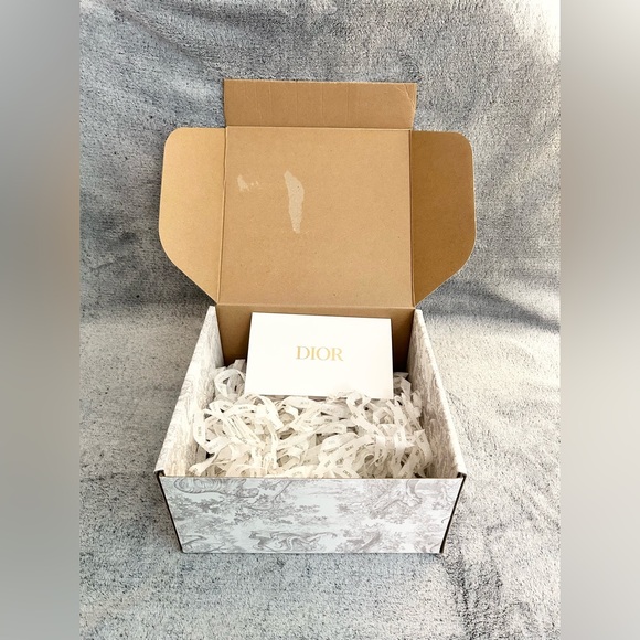 DIOR Gift Box Limited Edition Toile de Jouy Print with card & tissue paper - Picture 5 of 9